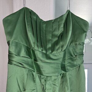 Strapless Green Satin Bridesmaid Dress – Size 20, Elegant Pleated Gown
